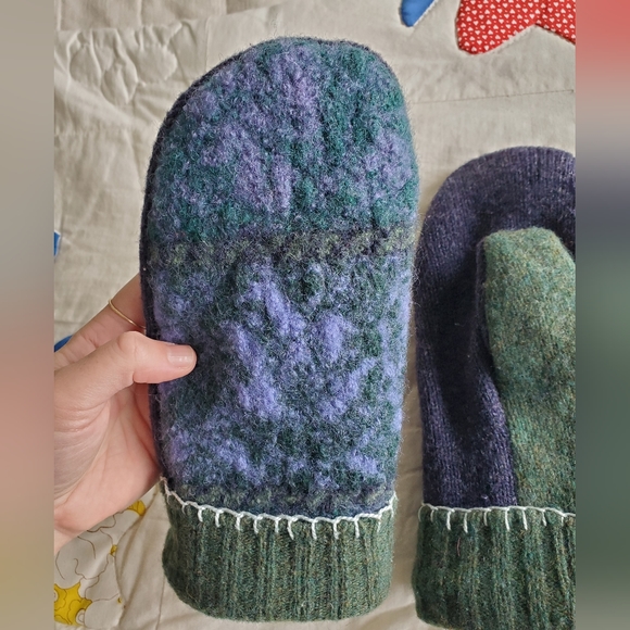 Vintage Handmade Wool Mittens - Picture 11 of 11